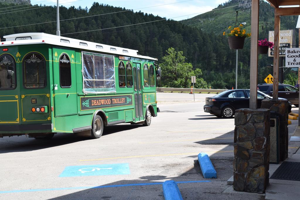 Deadwood Station Bunkhouse And Gambling Hall Motel Exterior photo